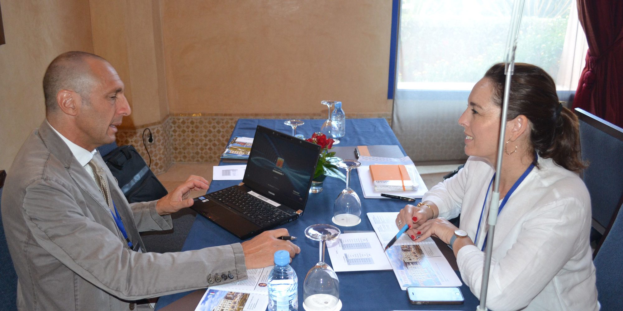 turismo médico y de salud - inma con un cliente