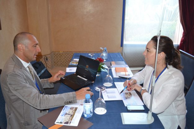 turismo médico y de salud - inma con un cliente