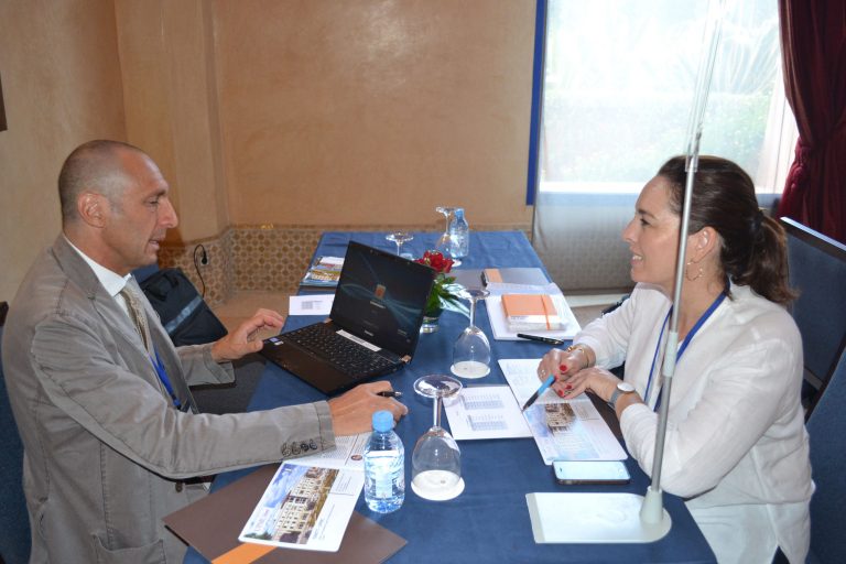 turismo médico y de salud - inma con un cliente