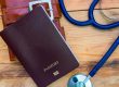 turismo de salud en España - pasaporte y estetoscopio