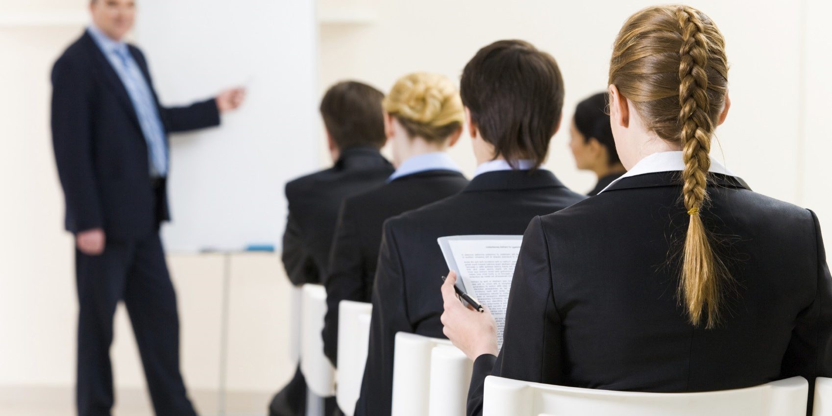 formación para turismo médico - ropa de traje