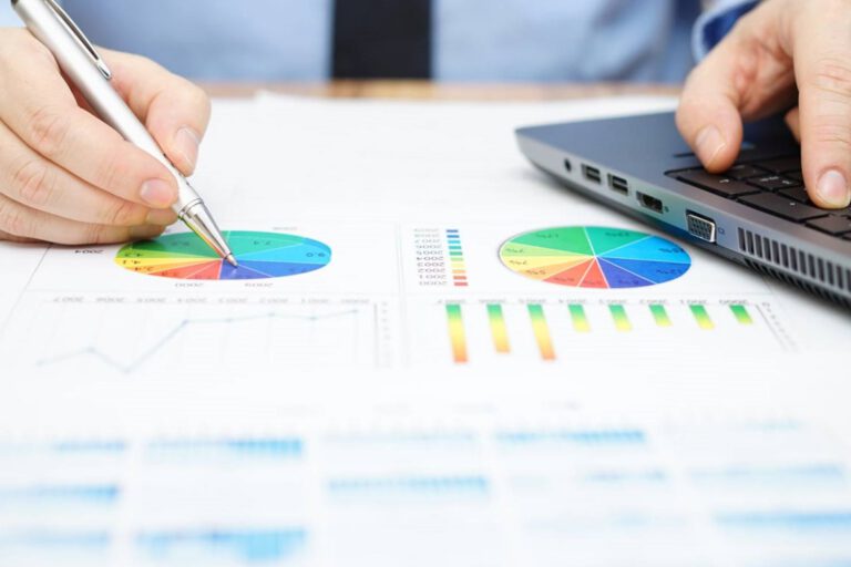 auditoria para el turismo de salud en España - ordenador