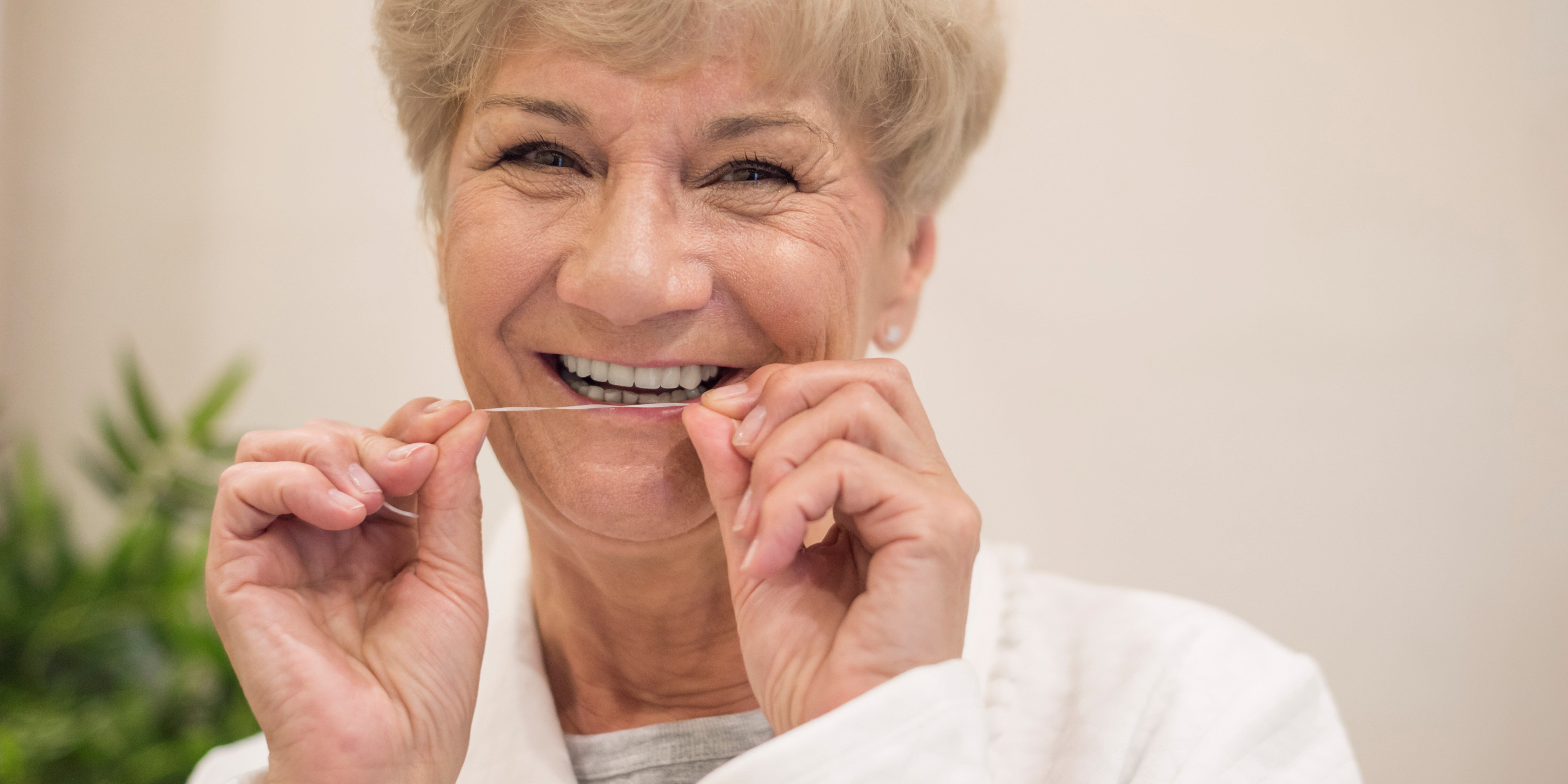 turismo estético dental - hilo dental-min