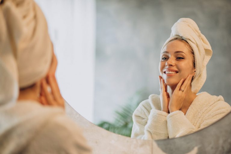 turismo de bienestar - mujer en hotel