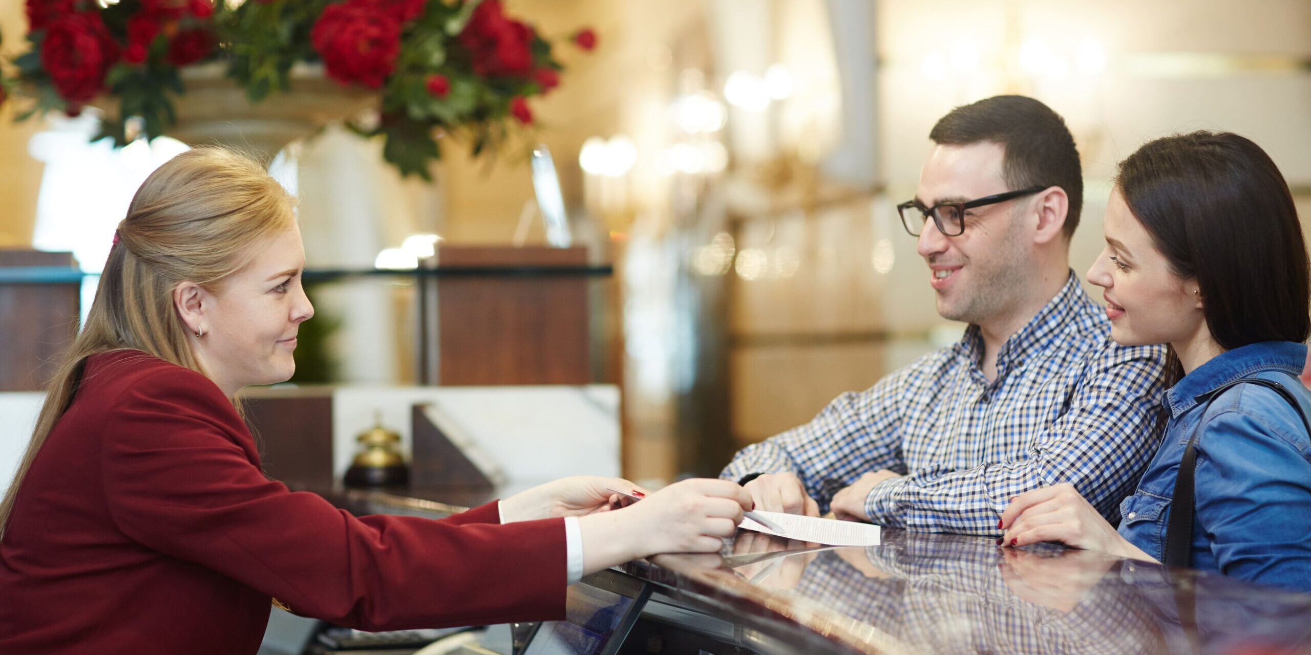 turismo de bienestar - recepción de hotel