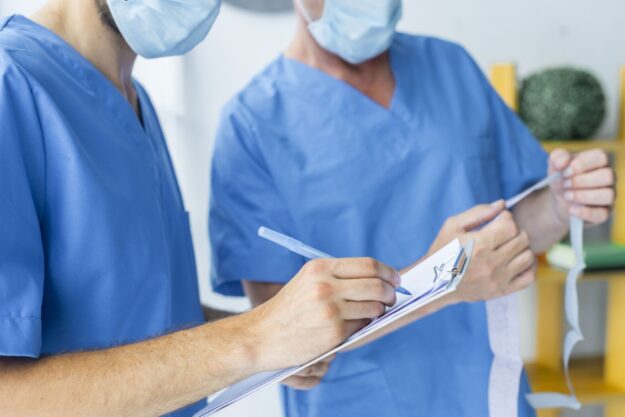 turismo medico en españa- medicos de bata azul